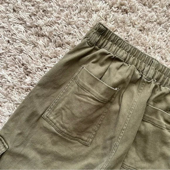 UGG - Kensley Cargo Pant - Olive - Picture 13 of 15